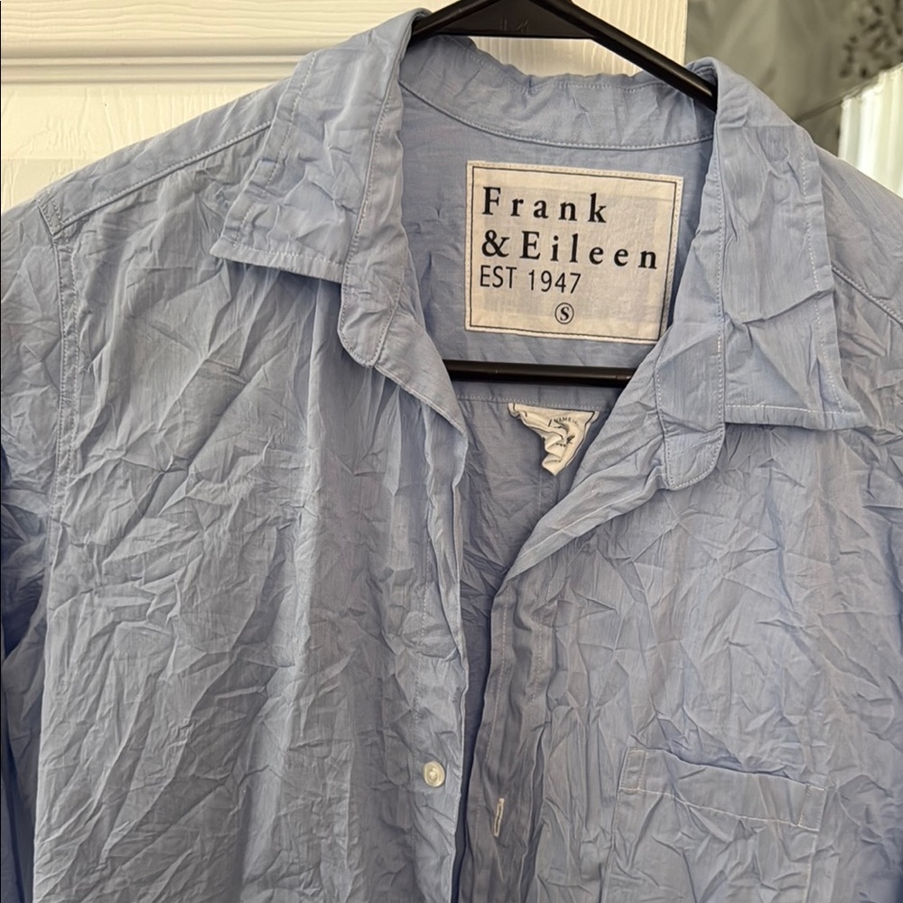 Frank & Eileen Light Blue button down crinkle shirt
